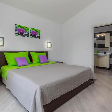 Awesome In With House A Panoramic View *