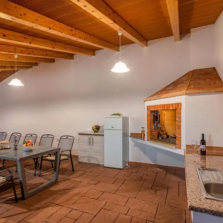 Awesome In With House A Panoramic View Pazin