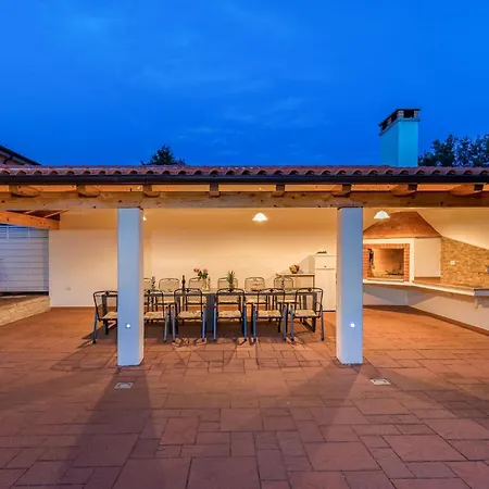 Awesome In With House A Panoramic View *